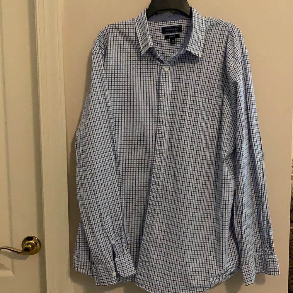 Men’s crown and ivy button down shirt